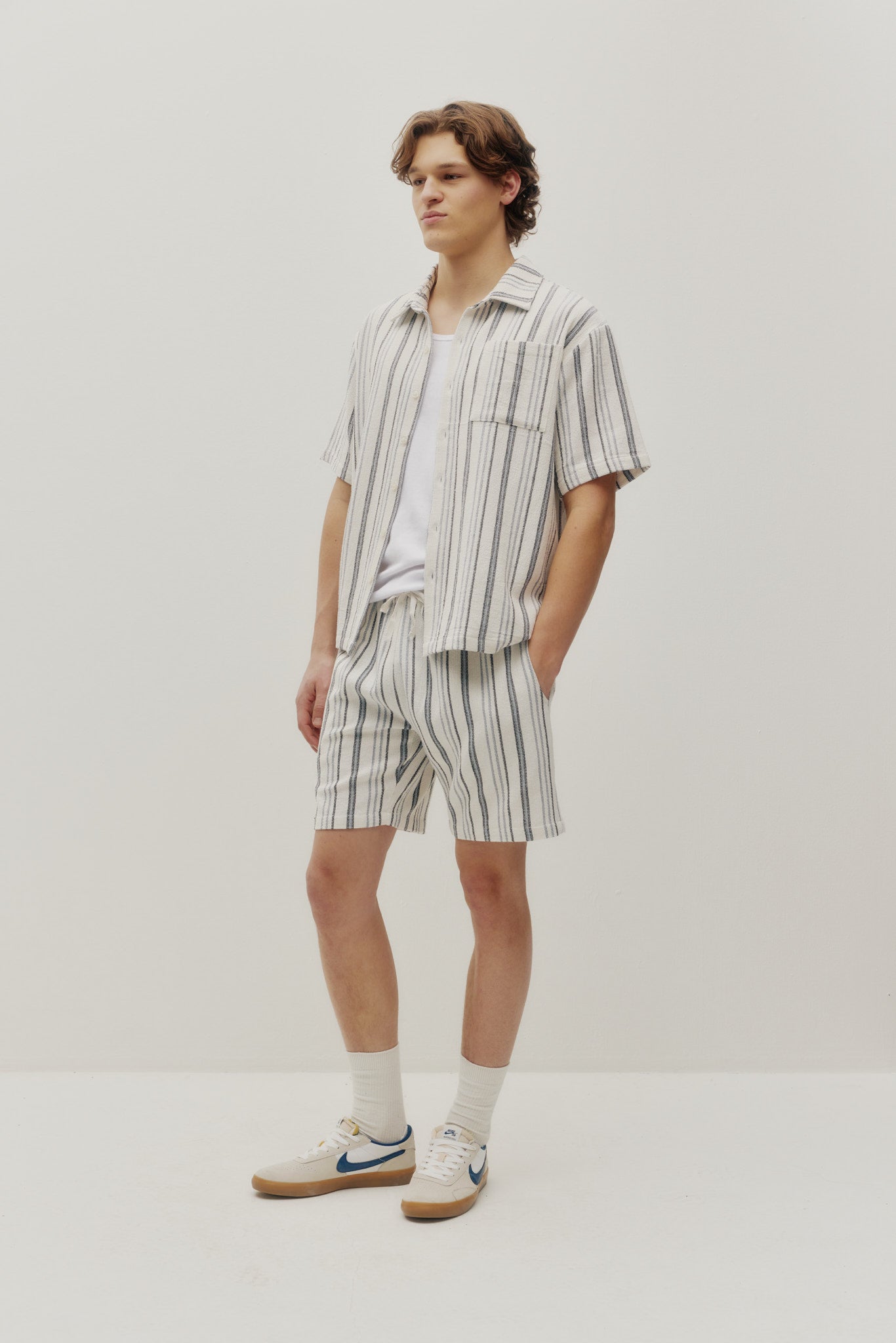 Short à rayures texturées
