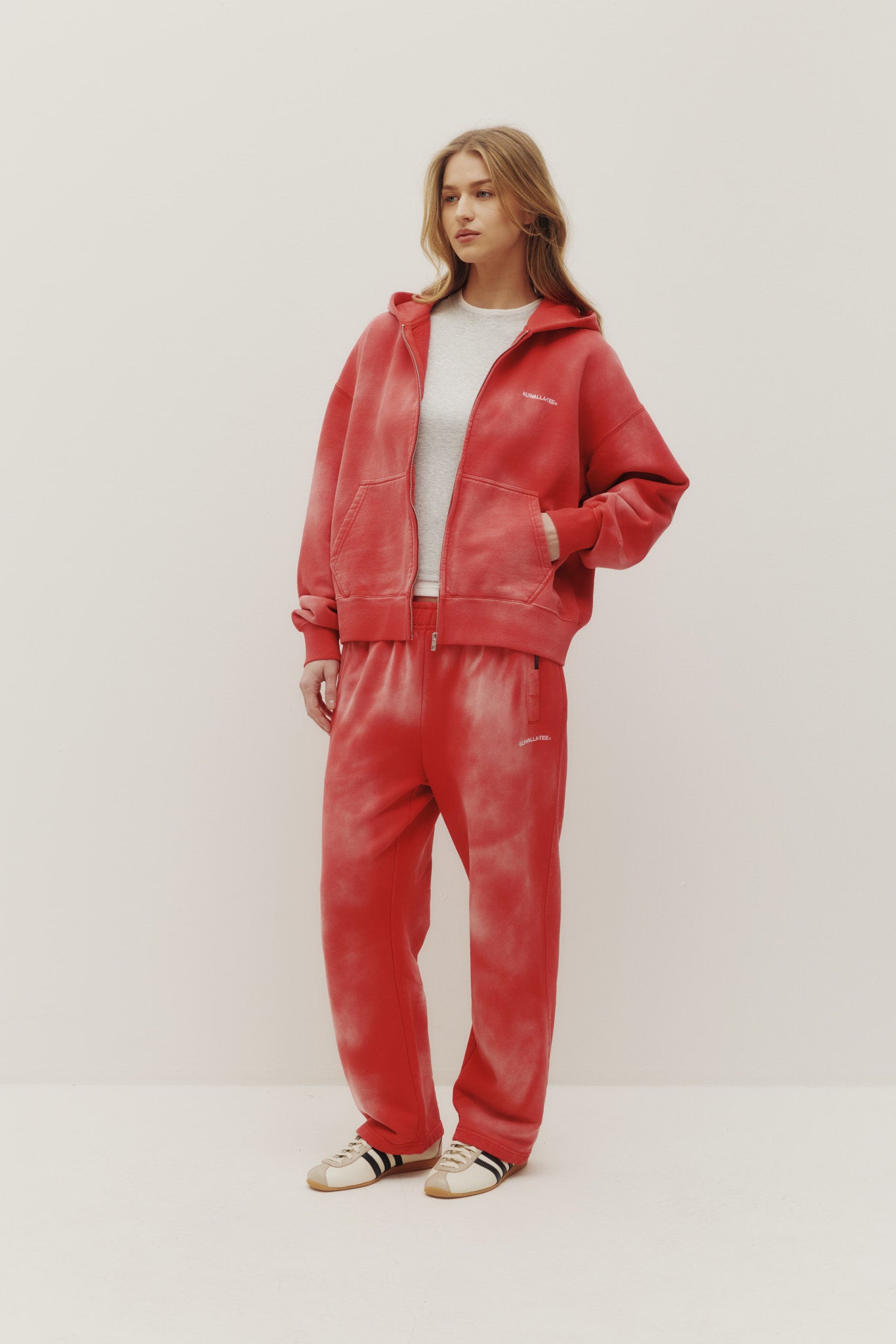 Pantalon de jogging délavé à jambe droite