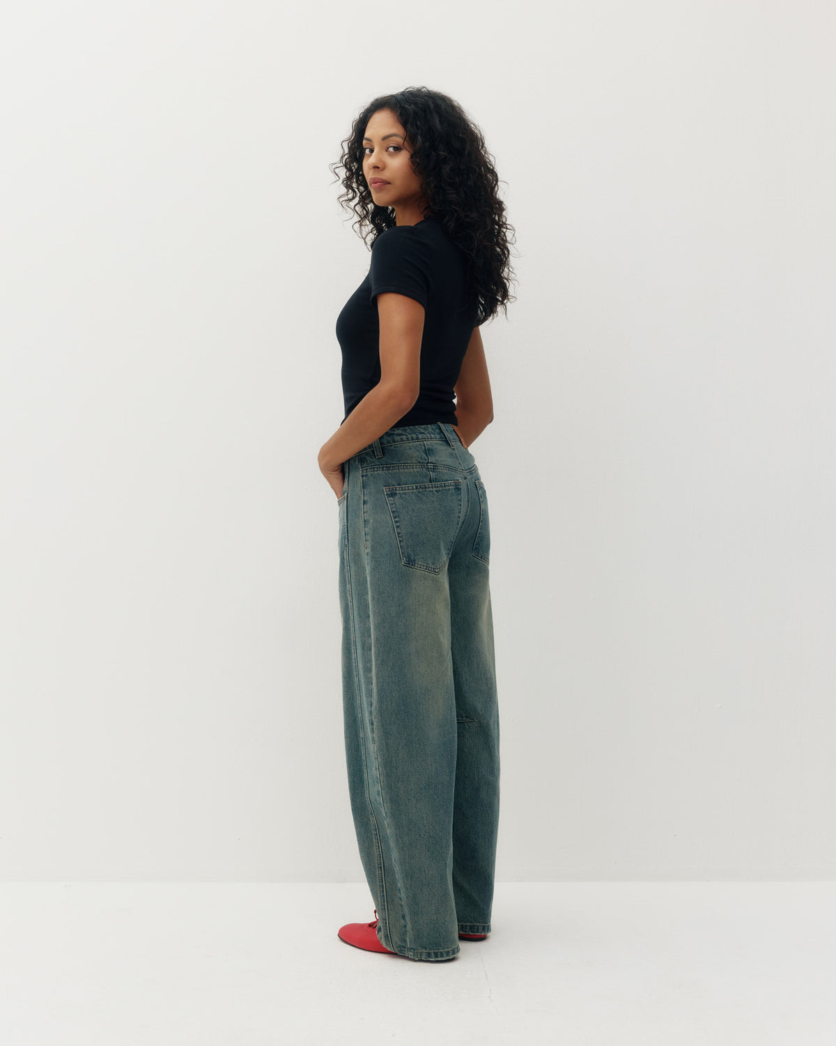 Jacqueline Barrel Leg