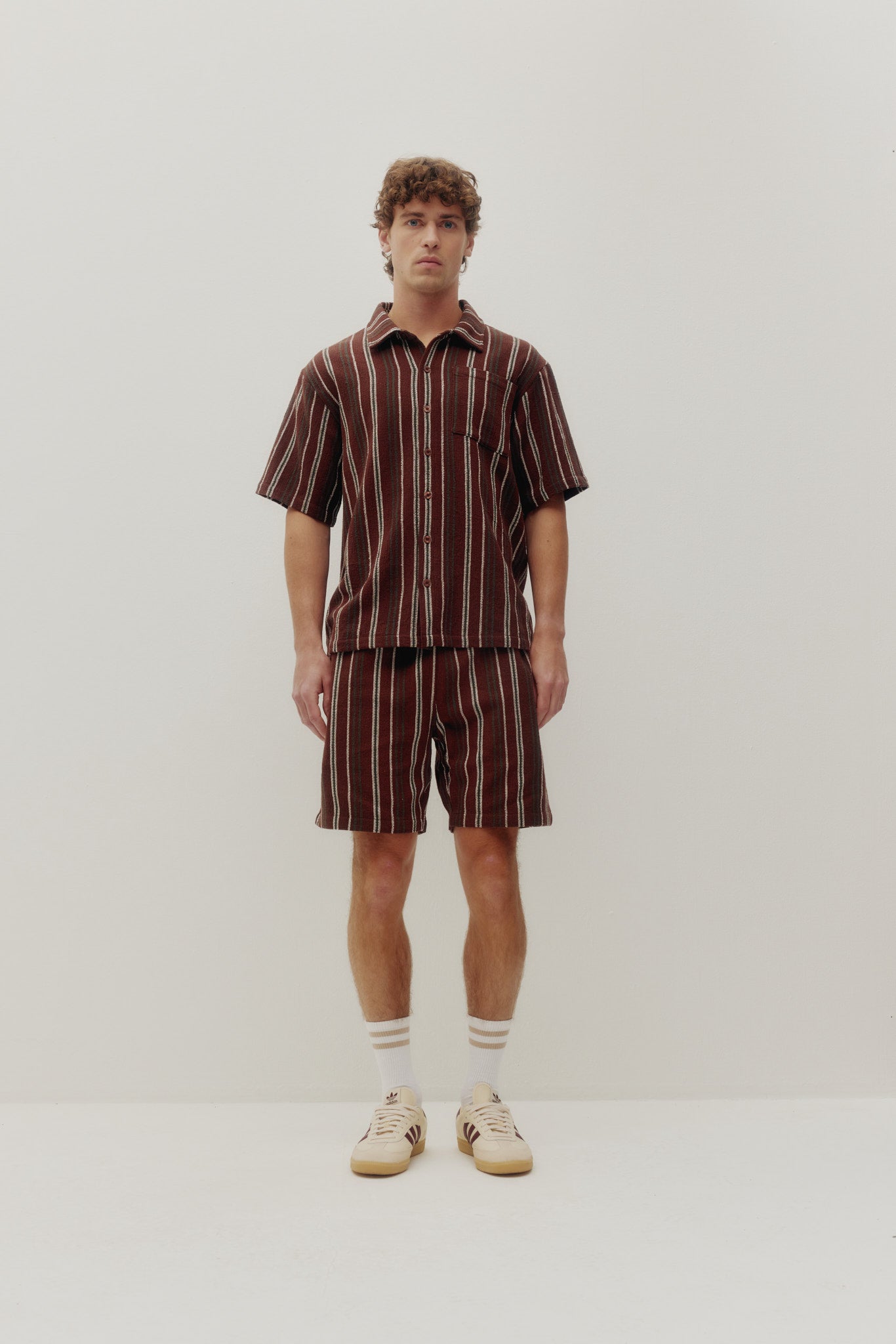 Short à rayures texturées